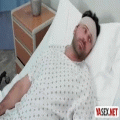 Grudastaja_medsestra_delaet_muzhiku_lechebnyj_otsos_v_palate_vo_vremja_osmotra.mp4
